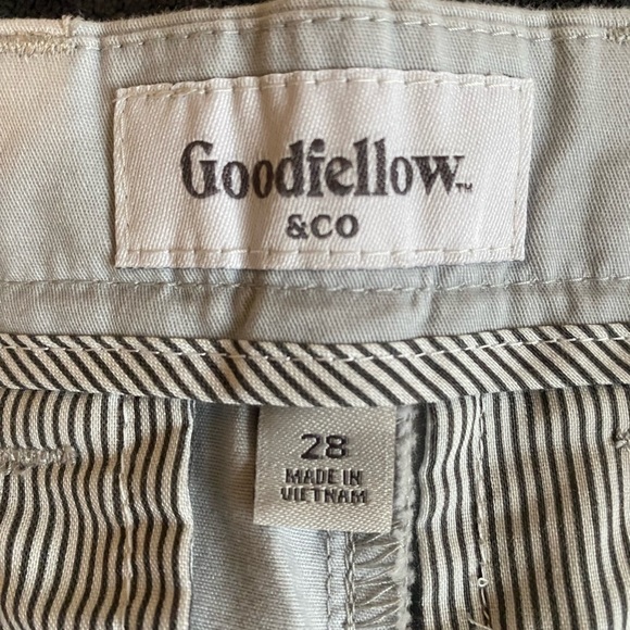 Light Grey Cargo Shorts - Picture 3 of 4